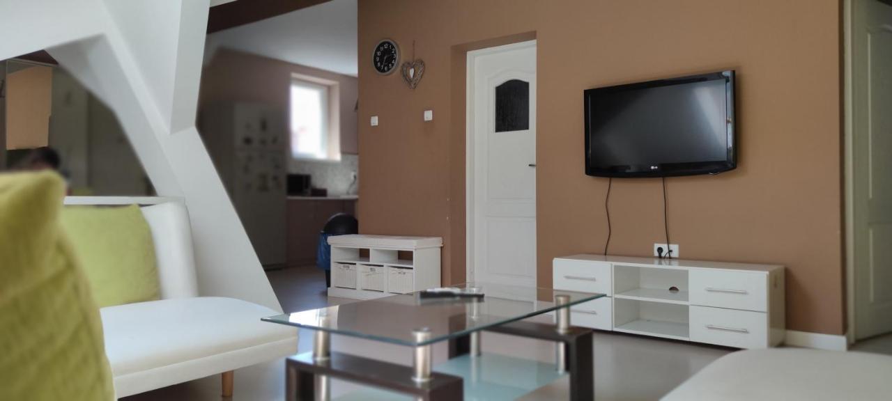 Hysteria Central Flat Oradea Exteriér fotografie